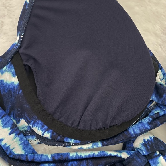 𝅺NWT Tommy Bahama size S-D/DD Color navy blue and white - Picture 3 of 5